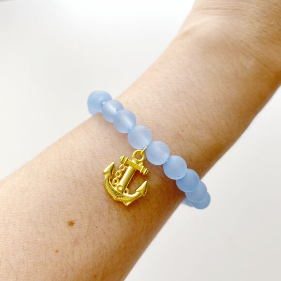 HANDMADE Blue frosted beaded bracelet with gold anchor charm - Picture 2 of 6